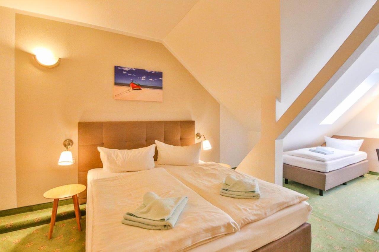 Hotel Und Restaurant "Zur Zwiebel" ペーネミュンデ エクステリア 写真