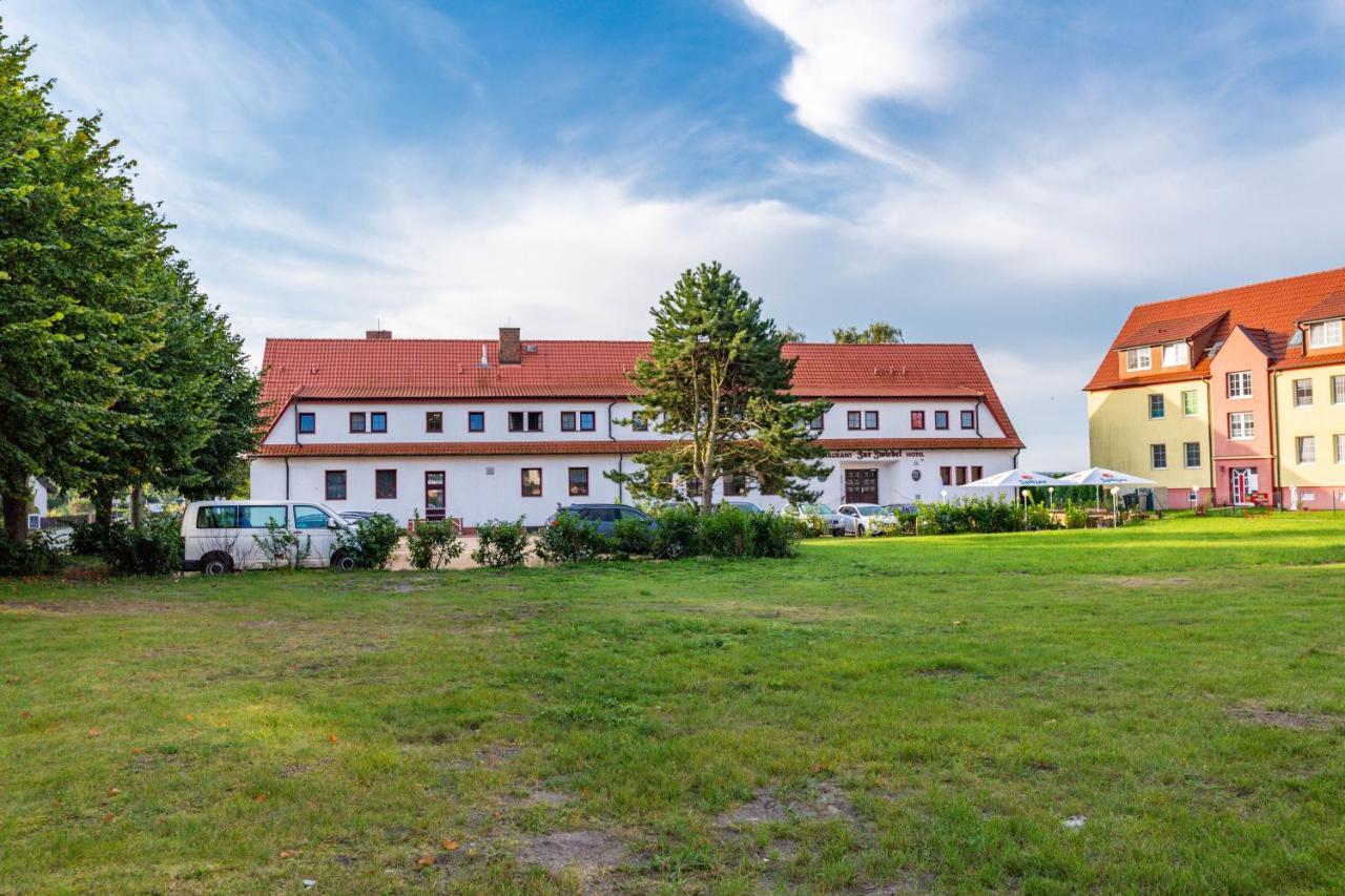 Hotel Und Restaurant "Zur Zwiebel" ペーネミュンデ エクステリア 写真