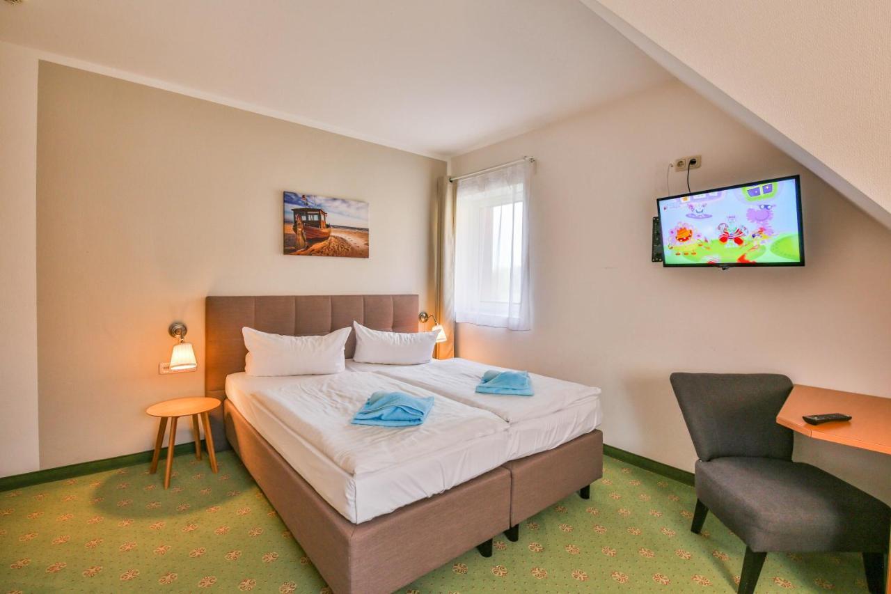 Hotel Und Restaurant "Zur Zwiebel" ペーネミュンデ エクステリア 写真