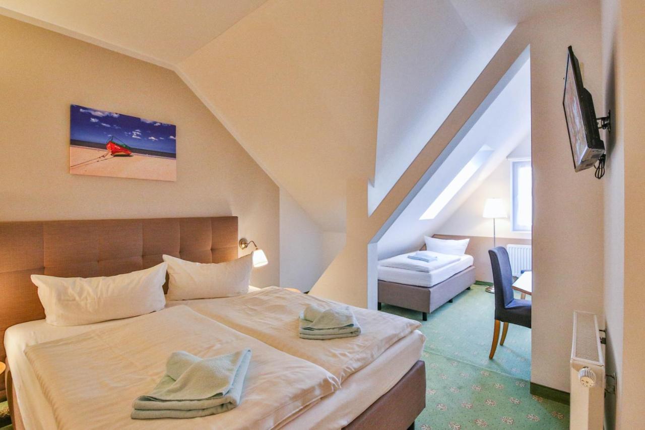 Hotel Und Restaurant "Zur Zwiebel" ペーネミュンデ エクステリア 写真