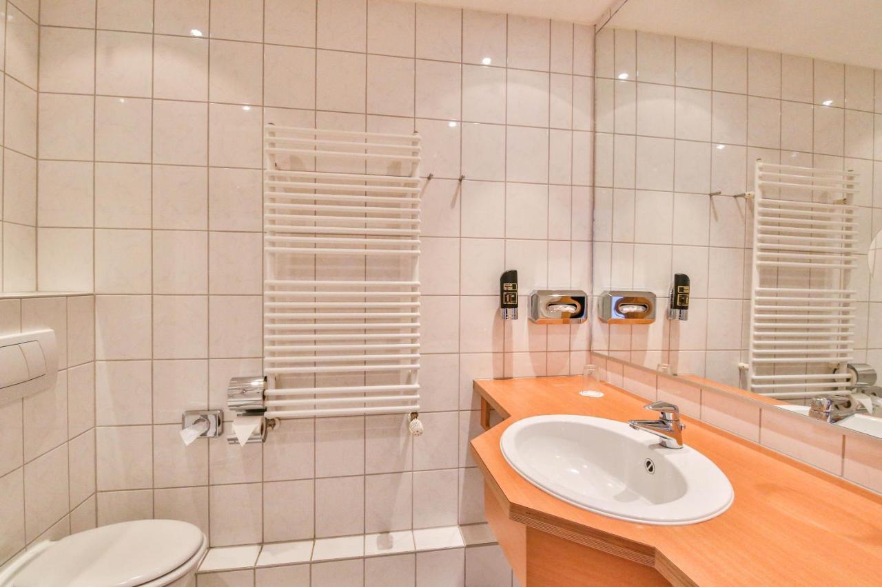 Hotel Und Restaurant "Zur Zwiebel" ペーネミュンデ エクステリア 写真