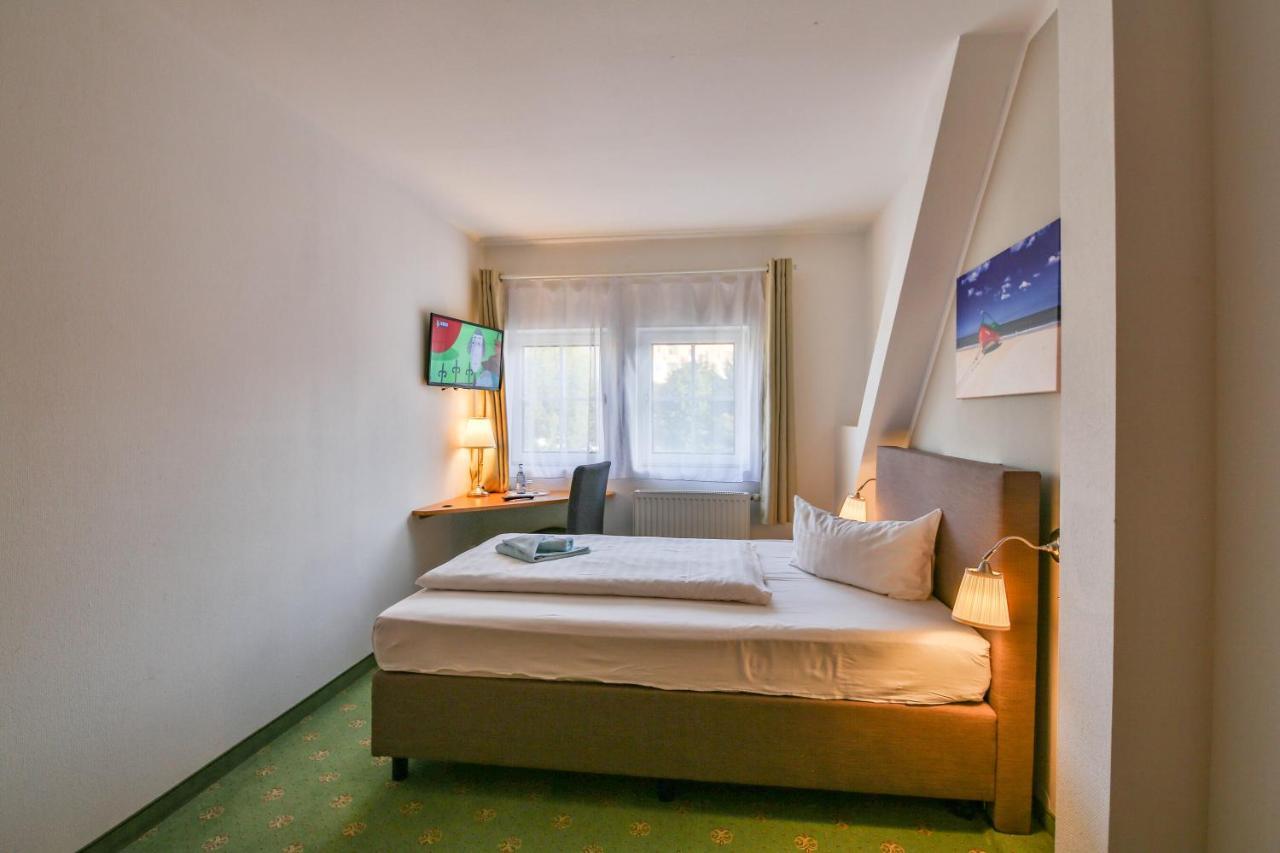 Hotel Und Restaurant "Zur Zwiebel" ペーネミュンデ エクステリア 写真