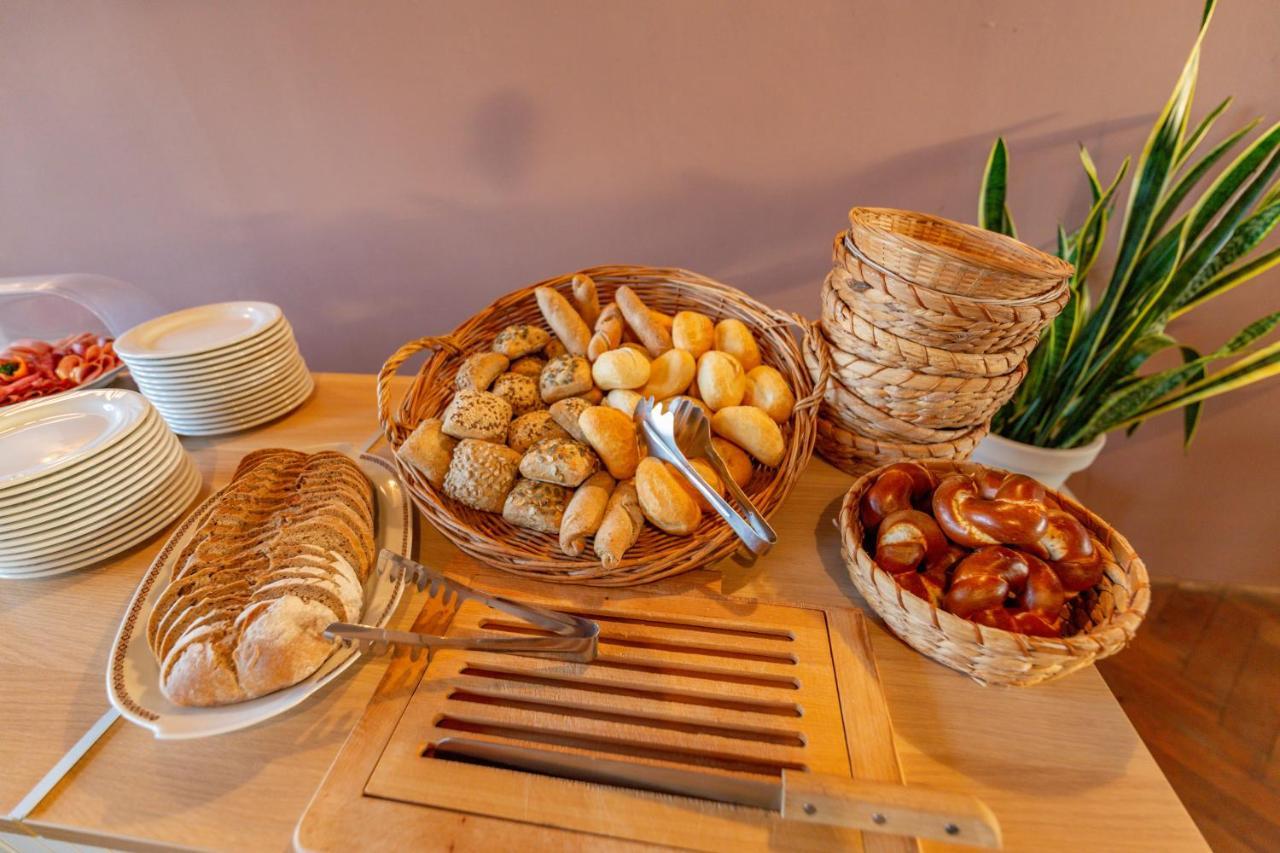 Hotel Und Restaurant "Zur Zwiebel" ペーネミュンデ エクステリア 写真