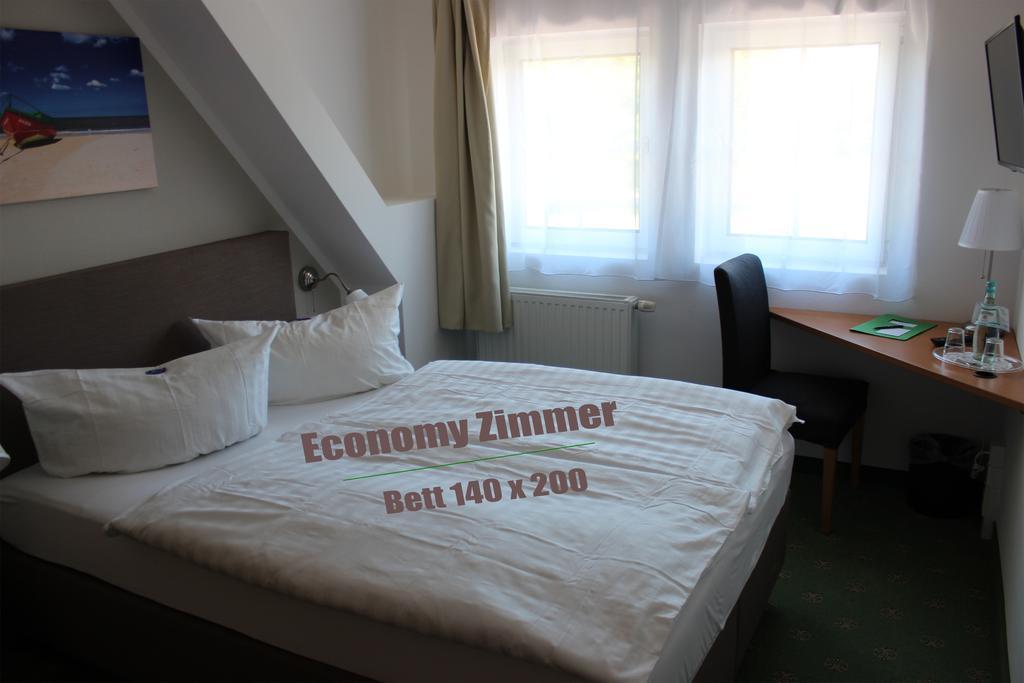 Hotel Und Restaurant "Zur Zwiebel" ペーネミュンデ エクステリア 写真