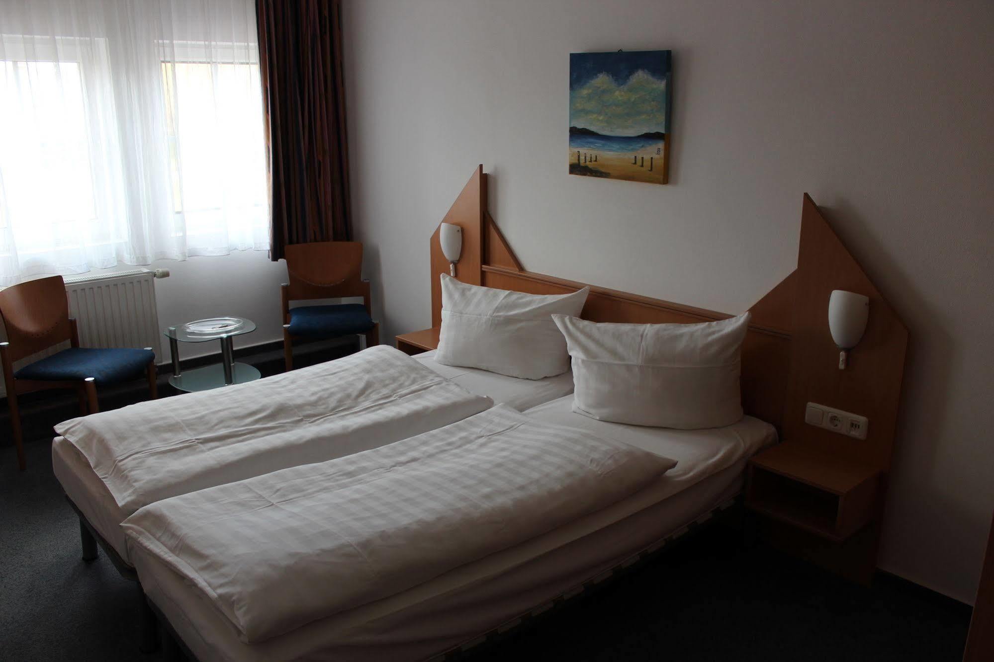 Hotel Und Restaurant "Zur Zwiebel" ペーネミュンデ エクステリア 写真
